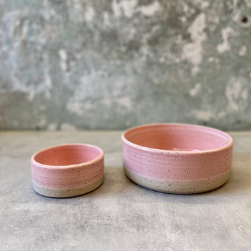 Ember Ceramics // Handgedrehter Hundenapf, rosa (mehrere Größen)
