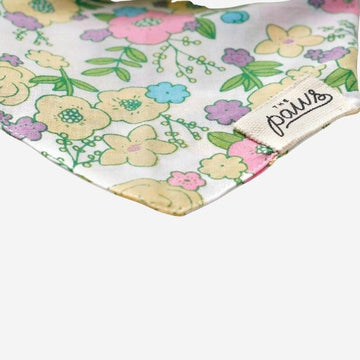Petal // Hundehalstuch mit Blumen in Pastellfarben