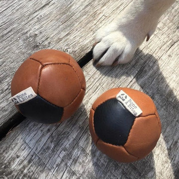 Bone & Bites, Alfred // Handgefertigter Lederball für Hunde