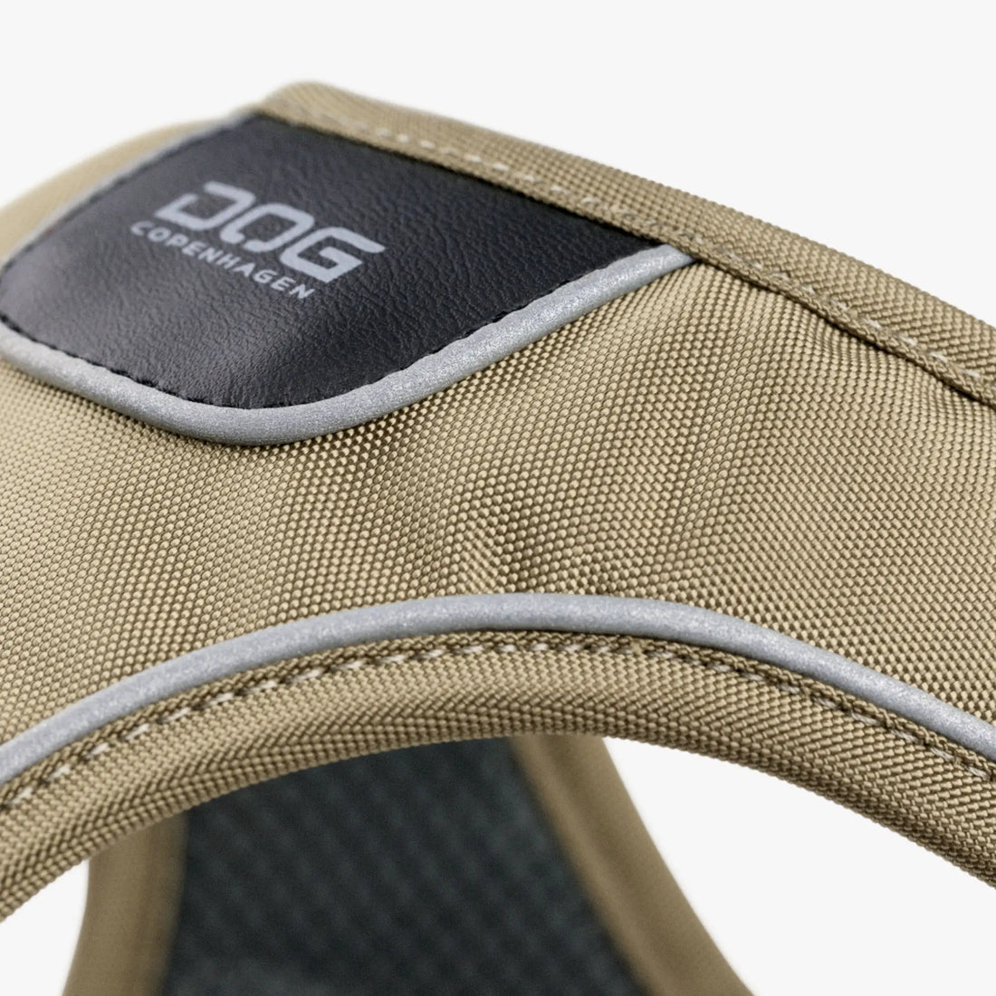 Dog Copenhagen Comfort Walk Go™// Leichtes und verstellbares Step-In-Geschirr (Wüstendüne)