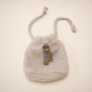 Drew's Dogwear Teddy // Leckerli-Tasche aus recyceltem Sherpa (beige)