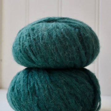 WEAR FIFI Strickset // Flauschiger Hundepullover zum Selberstricken (blaugrün)