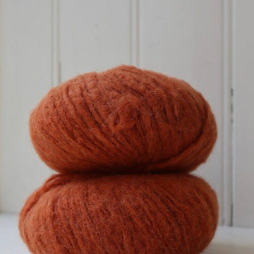 WEAR FIFI Strickset // Flauschiger Hundepullover zum Selberstricken (gebranntes Orange)