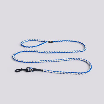 HAY Dogs Braided // Geflochtene Hundeleine aus recyceltem Nylon (blau/weiß)