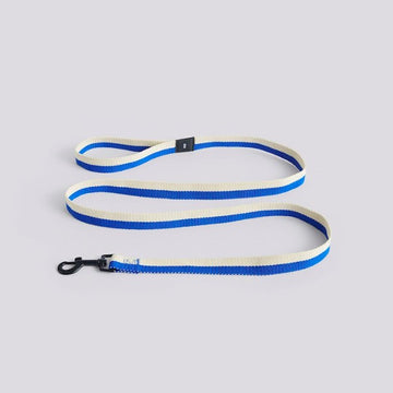 HAY Dogs Flat // Klassische Hundeleine aus recyceltem Nylon (blau/weiß)