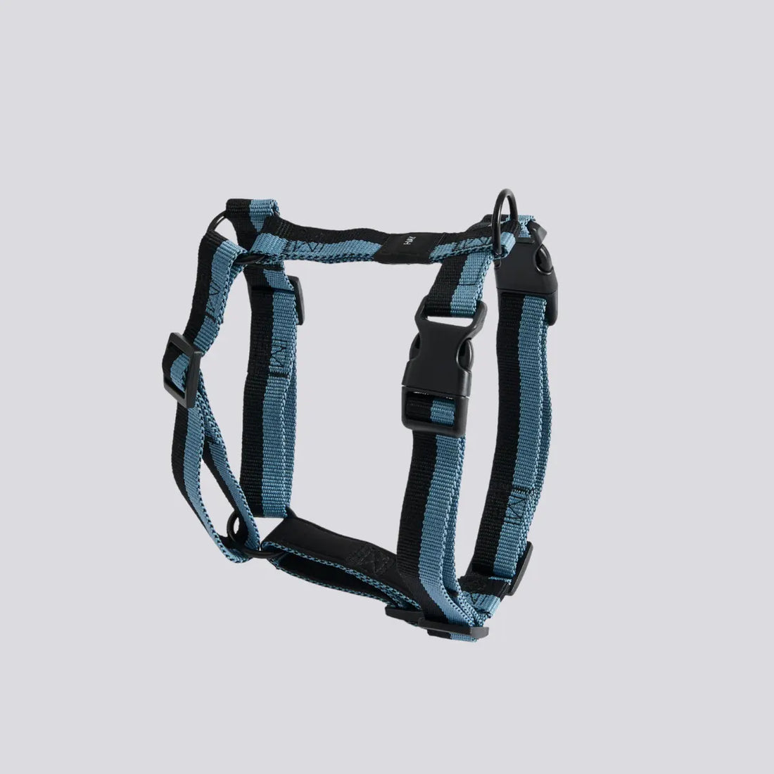 HAY Dogs Flat // Verstellbares Y-Geschirr aus recyceltem Nylon (blau/schwarz)