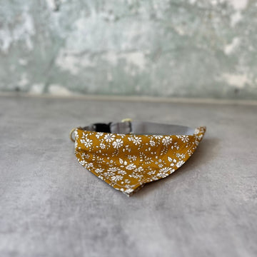 Das Hundekollektiv // Verstellbares Bandana-Halsband (Liberty Curry)