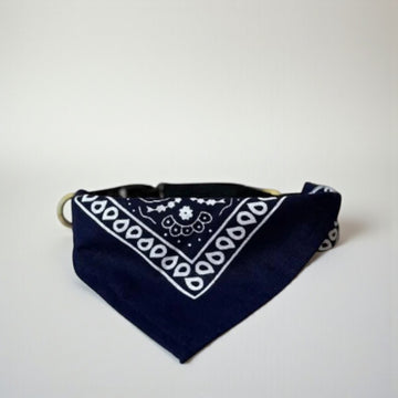 Dog Collective // Verstellbares Bandana-Halsband (Paisleyblau)