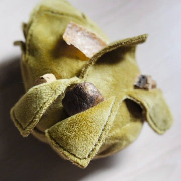 Lambwolf Artichoke // Aktivitätsspielzeug mit Taschen für Leckereien