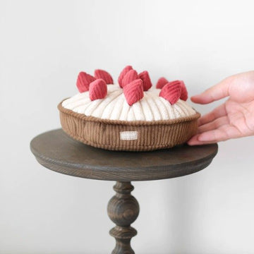 Lambwolf Berry Pie // Aktivitätsspielzeug mit Taschen und „Quietsch“