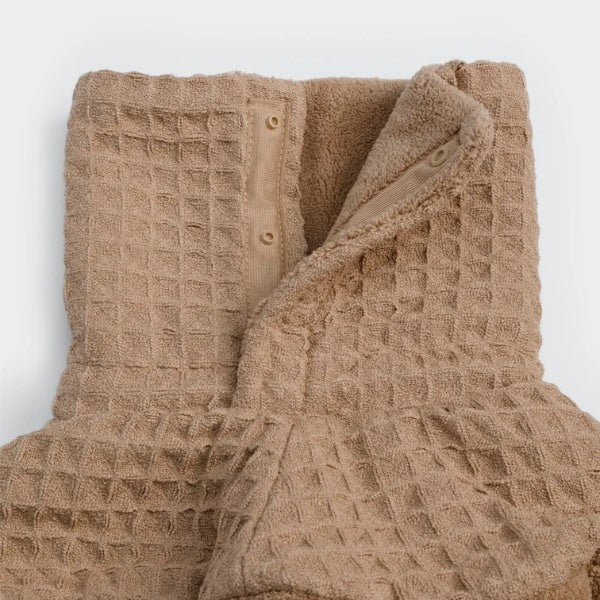 Paikka Spa // Schnelltrocknender Mikrofaser-Bademantel für Hunde (Taupe) Größen 25, 45 und 60