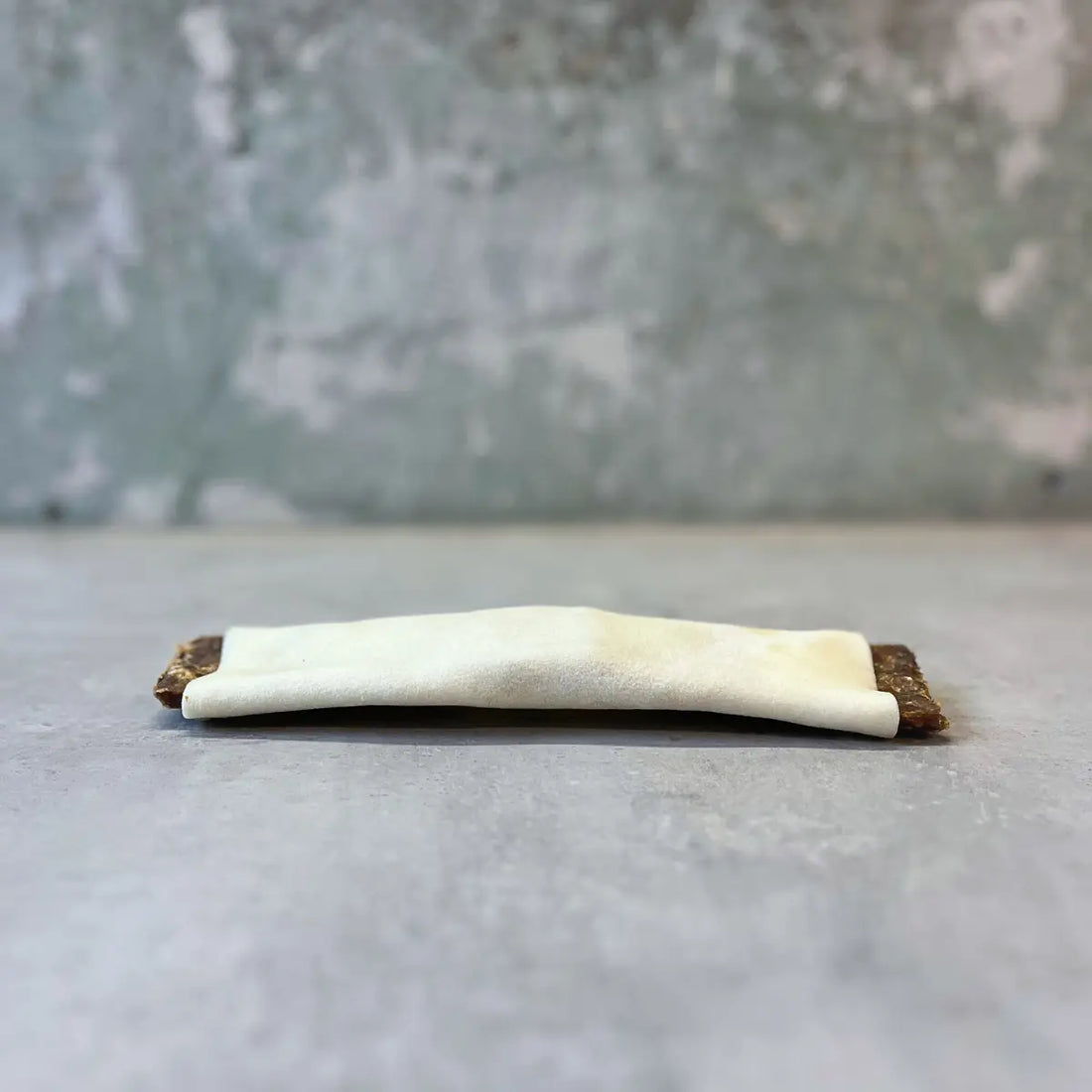 Rauh! Beef Toast, Medium // Gefüllter Kauknochen aus Rinderhaut