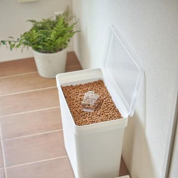Yamazaki Tower 12 kg. // Luftdichter Futterbehälter für Hundefutter (weiß)