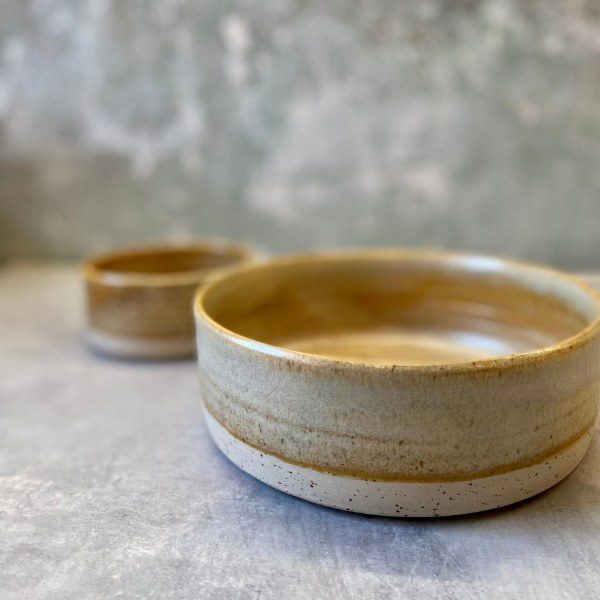 Ember Ceramics // Handgefertigter Hundenapf aus Keramik, Beige (mehrere Größen)