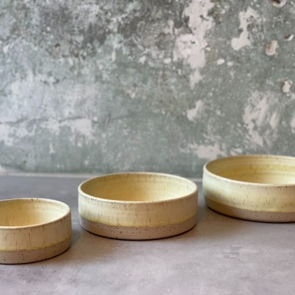 Ember ceramics // Handgedrehter Hundenapf, hellgelb (mehrere Größen)