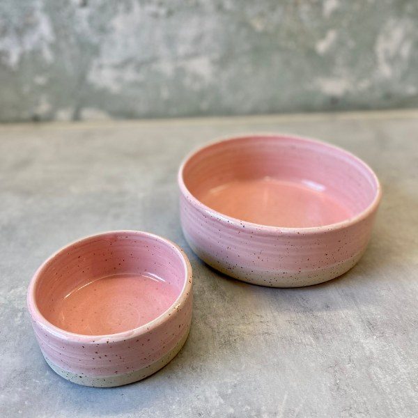 Ember Ceramics // Handgedrehter Hundenapf, rosa (mehrere Größen)