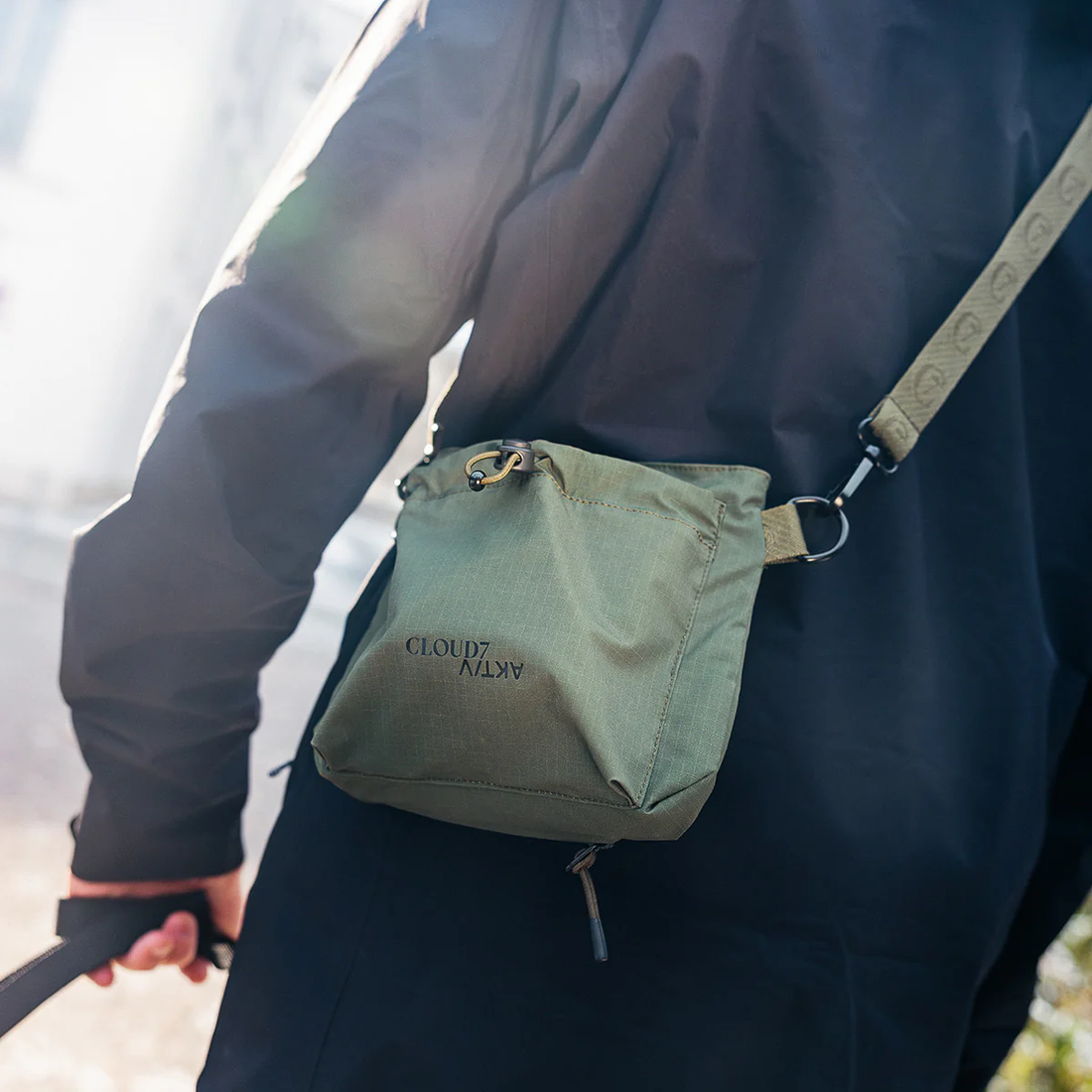 Cloud7 AKTIV Goodie Bag // Crossbody godbidstaske og hundposeholder (olive)