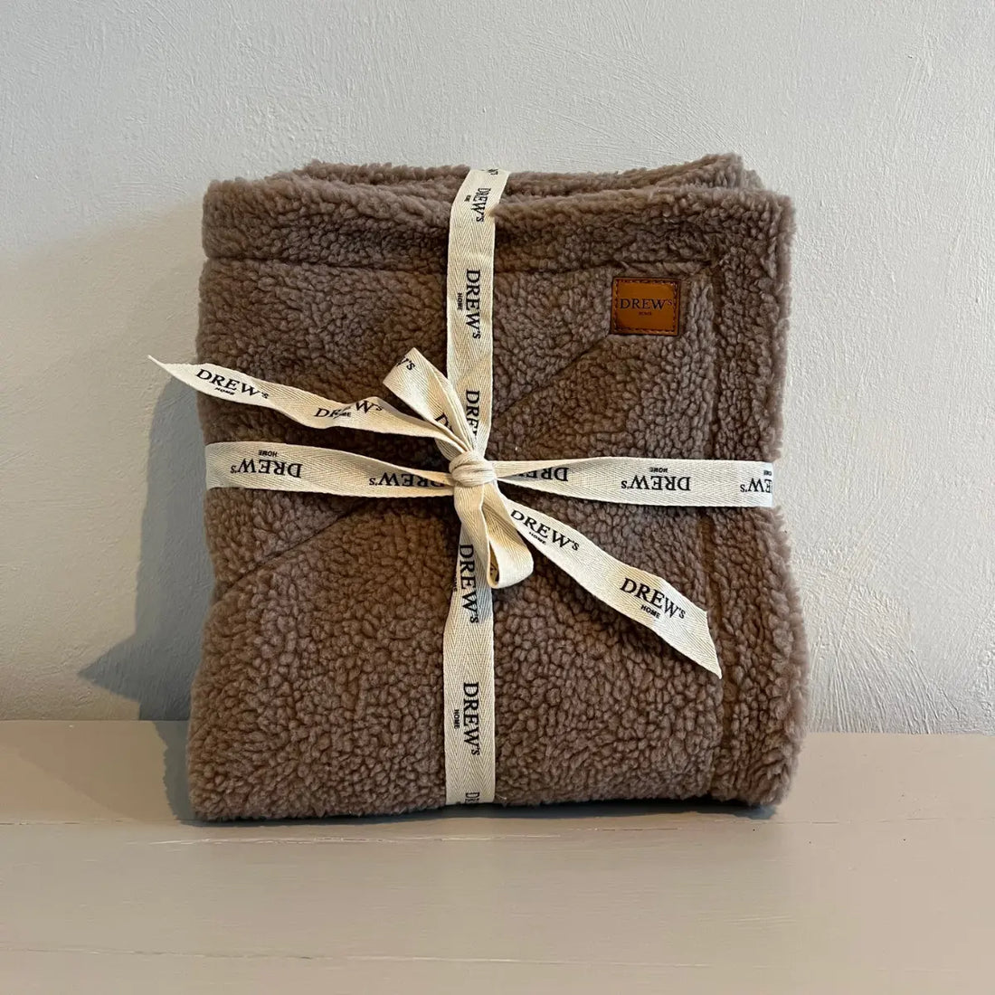 Drew's Dogwear Teddy // Weiche Hundedecke aus Teddyfleece (braun)
