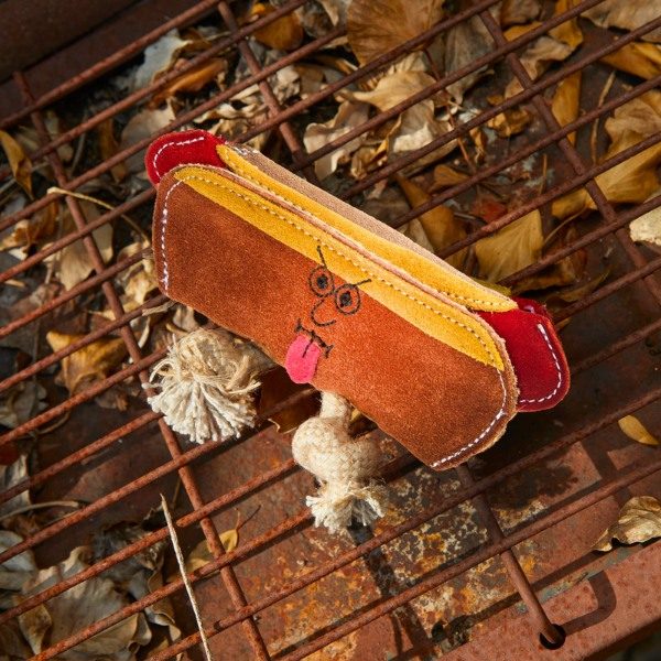 Harry The Hotdog // Wildleder-Hundespielzeug mit Jutefüllung (Hotdog)
