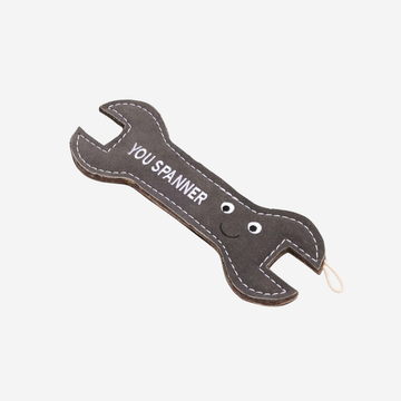 Spud The Spanner // Hundespielzeug aus Wildleder (Engländer)