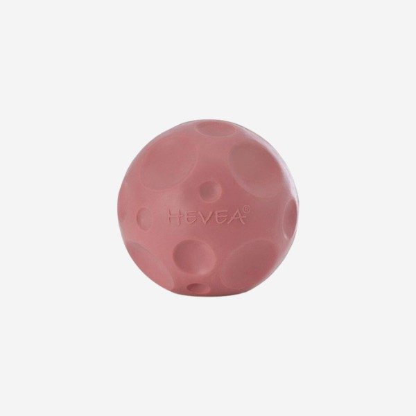 Hevea Moonball // Naturkautschukball mit Platz für Leckerlis (pink)