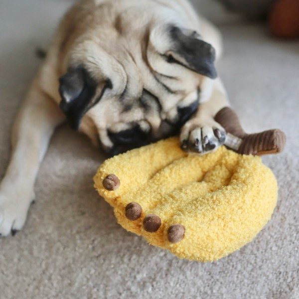 Lambwolf Banana // Spielzeug mit Quietscher und Taschen