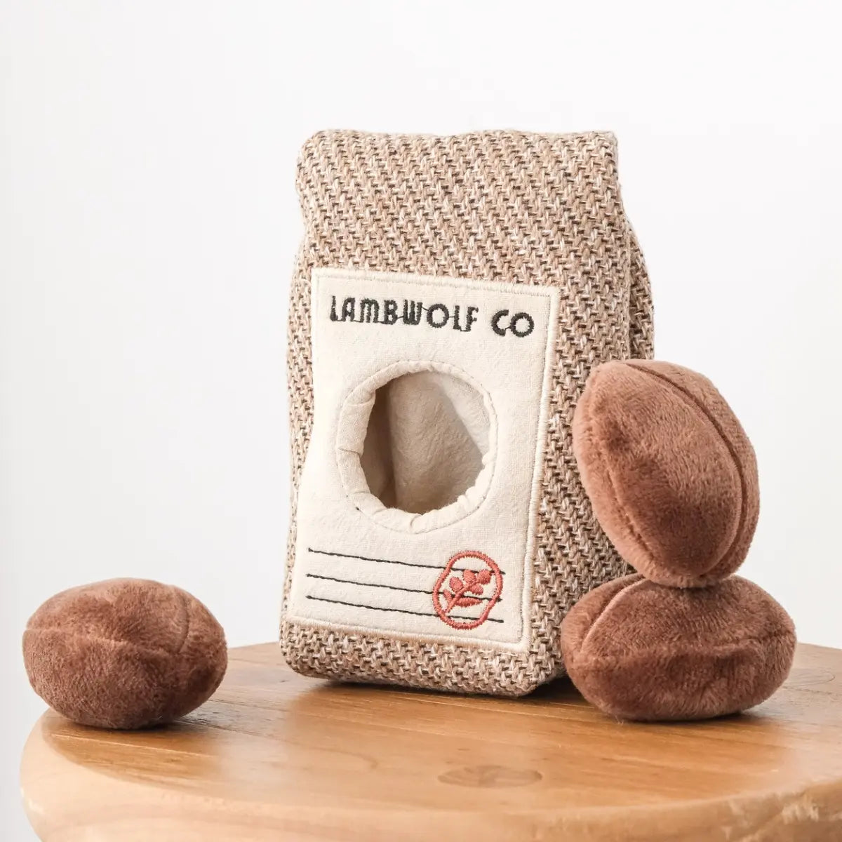 Lambwolf Coffee Bean // Abnehmbares Aktivitätsspielzeug mit „Piep“