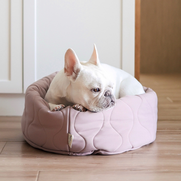 Lambwolf Taart // Wendbares und weiches Hundebett für kleine Hunde (Pflaume)