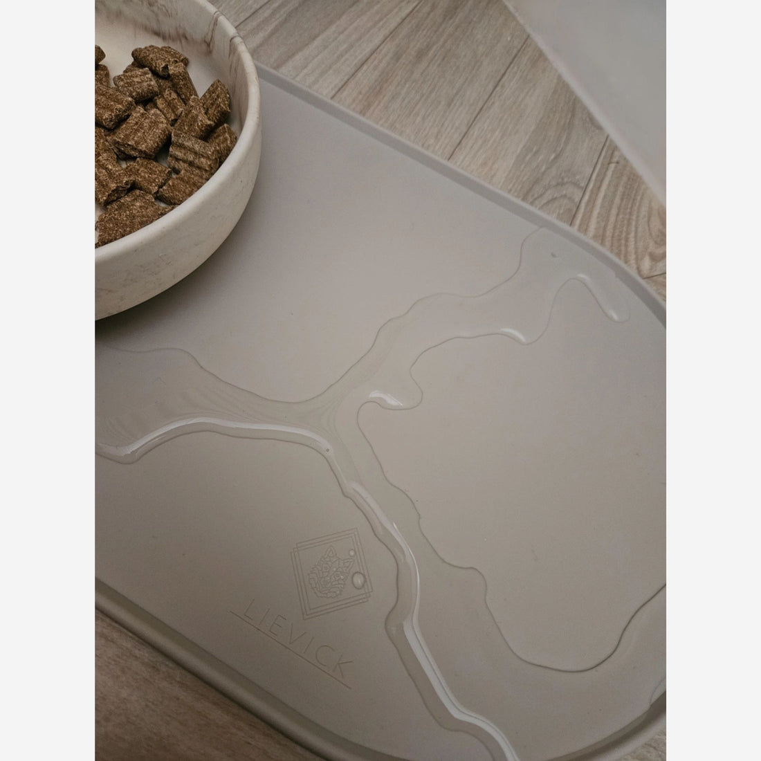 Lievick No Spill Matte // Silikonunterlage für Hundenäpfe (light grey)