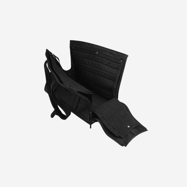 Muud Clara, Schwarz // Luxus-Hundetasche aus Leder (bis 7,5 kg)
