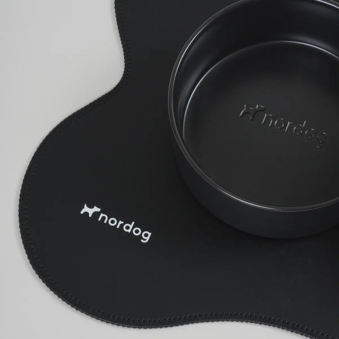 Nordog Tischset // Wasserfestes Tischset für Hundenäpfe (schwarz)