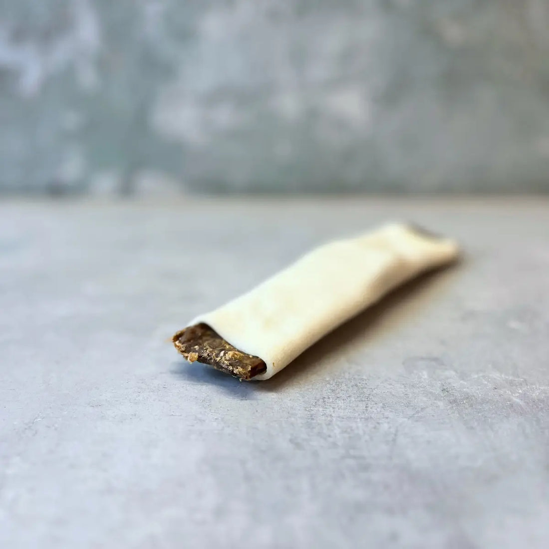 Rauh! Beef Toast, Medium // Gefüllter Kauknochen aus Rinderhaut