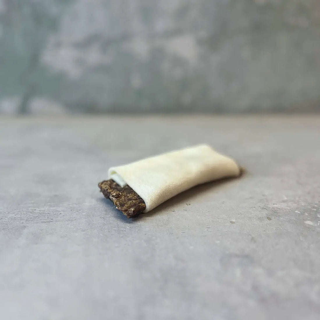 Rauh! Beef Toast, Klein // Gefüllter Kauknochen aus Rinderhaut