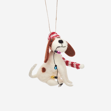 Dog with Fairy Lights // Juleophæng med julehund i filt