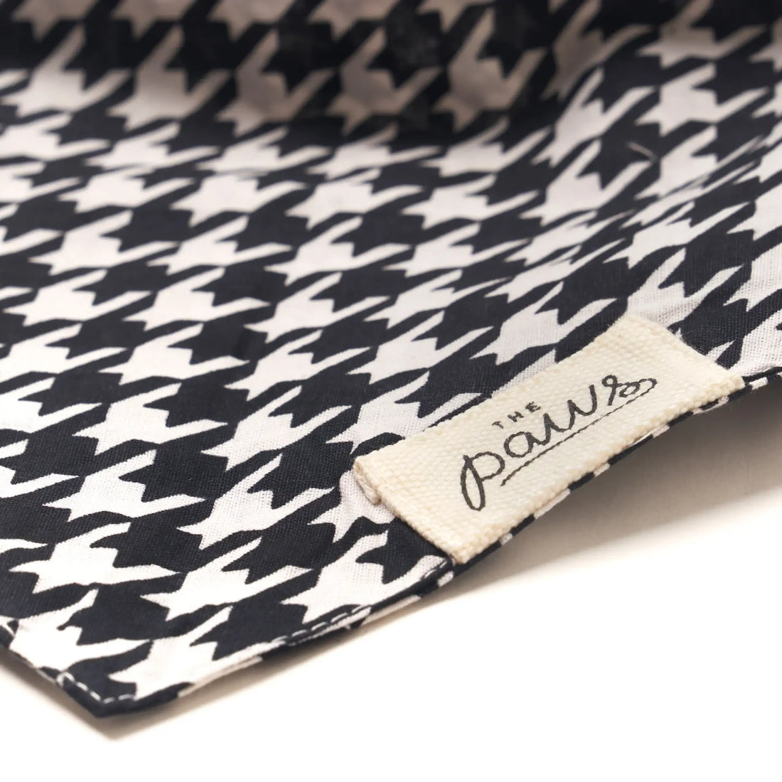 Classic Houndstooth // Hundehalstuch im klassischen Karomuster (schwarz/weiß)