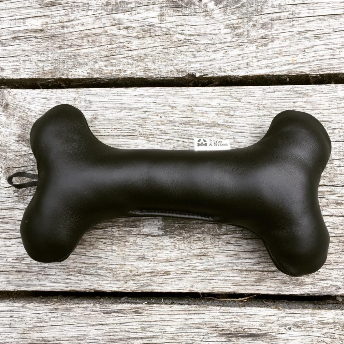 Bone &amp; Bites, Trille // Nachhaltiges und schönes Hundespielzeug (schwarzes Leder)
