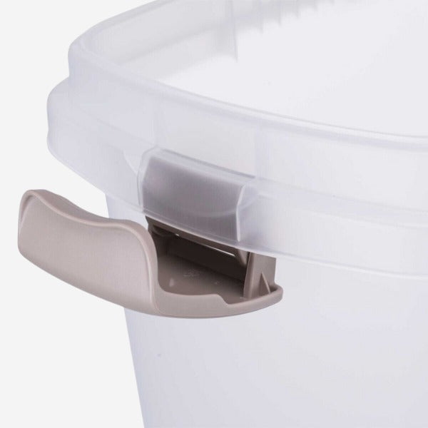 Futtereimer // Luftdichter Futtereimer mit Deckel (halbtransparent)