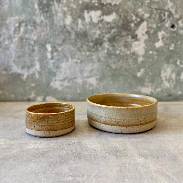 Ember Ceramics // Handgefertigter Hundenapf aus Keramik, Beige (mehrere Größen)