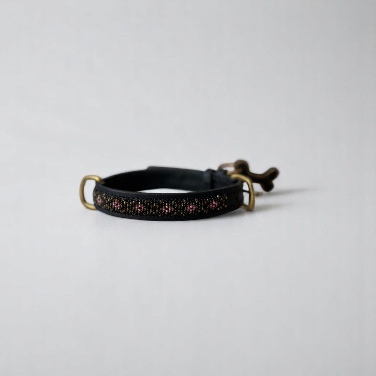 Zinj Faraja Pink // Handgefertigtes Hundehalsband mit Perlen