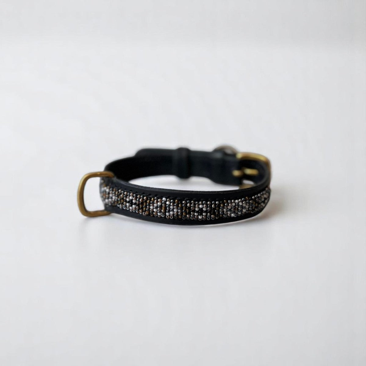 Zinj Ombina Black // Handgefertigtes Hundehalsband mit Perlen